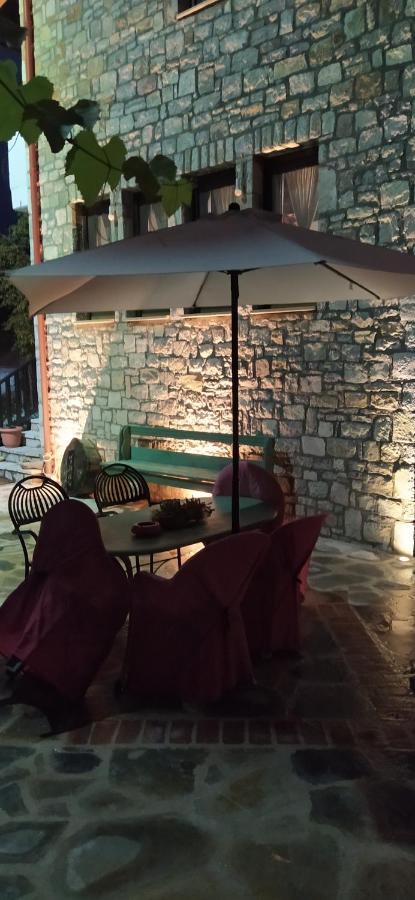 Guesthouse Petrino Pezoúla エクステリア 写真
