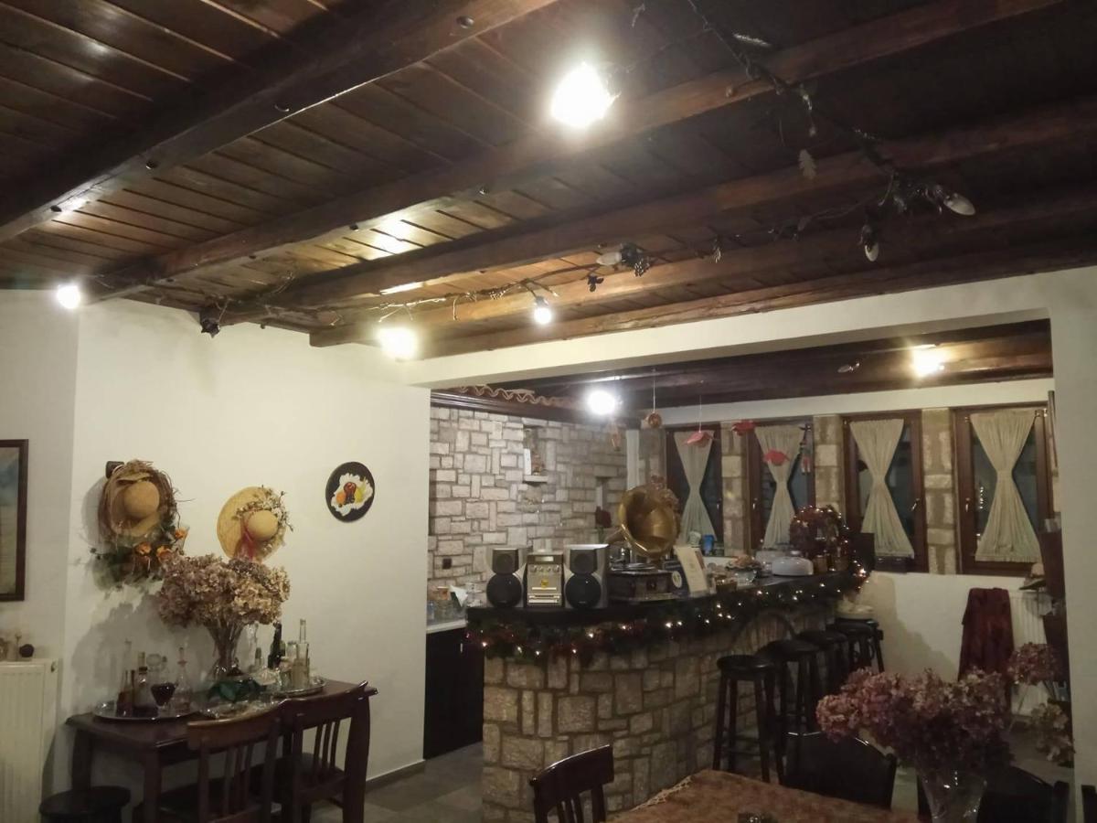 Guesthouse Petrino Pezoúla エクステリア 写真
